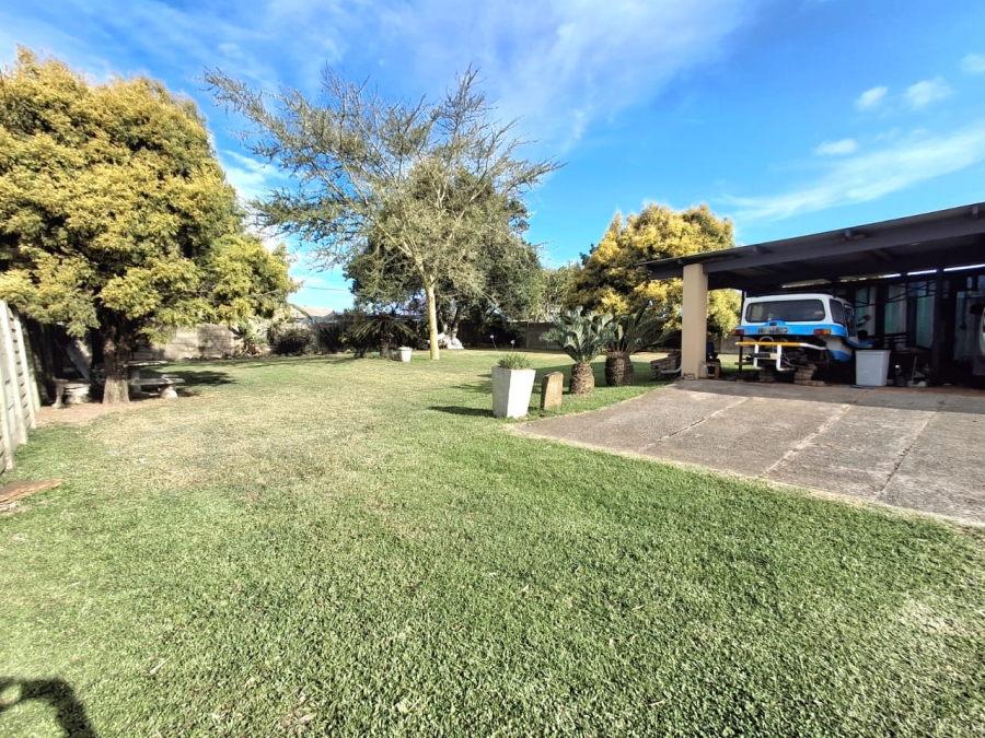 4 Bedroom Property for Sale in Summerpride Eastern Cape